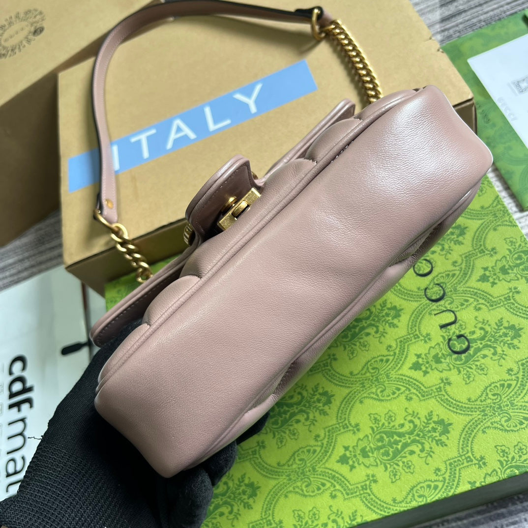 Petit sac GG Marmont 22 en cuir d'agneau rose vif