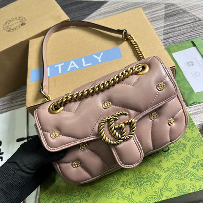 Petit sac GG Marmont 22 en cuir d'agneau rose vif