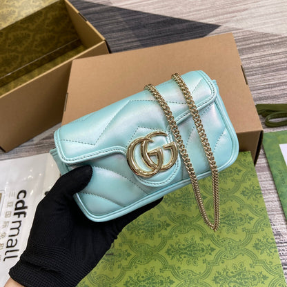 Mini sac bandoulière GG Marmont 16 en cuir de veau irisé bleu