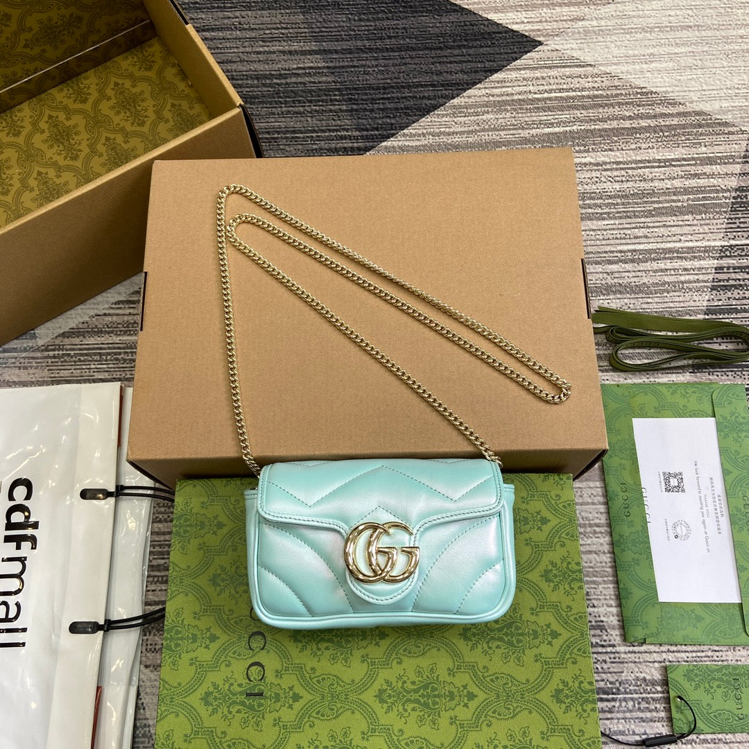 Mini sac bandoulière GG Marmont 16 en cuir de veau irisé bleu