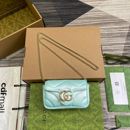 Mini sac bandoulière GG Marmont 16 en cuir de veau irisé bleu