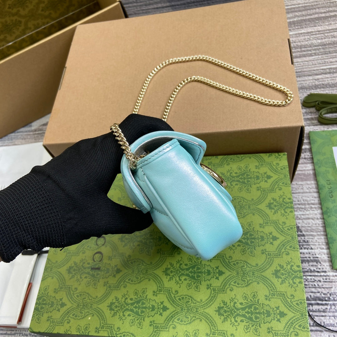 Mini sac bandoulière GG Marmont 16 en cuir de veau irisé bleu