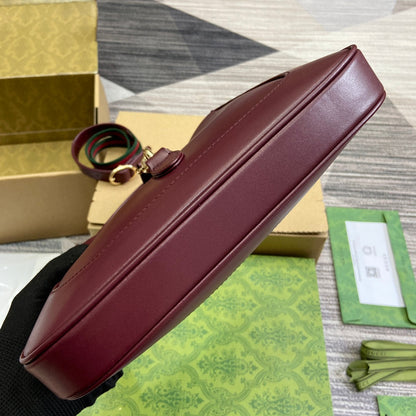 Petit sac bandoulière Jackie 27 en cuir de veau bordeaux et métal doré