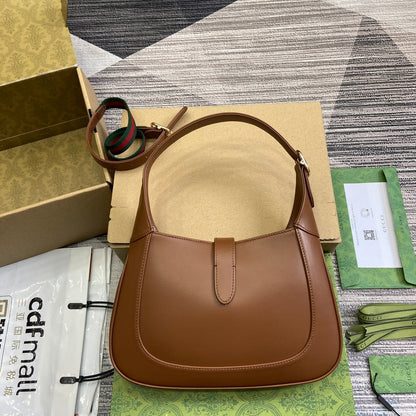 ジャッキー スモール ショルダーバッグ 27インチ タウニーブラウン カーフスキン ゴールド金具
