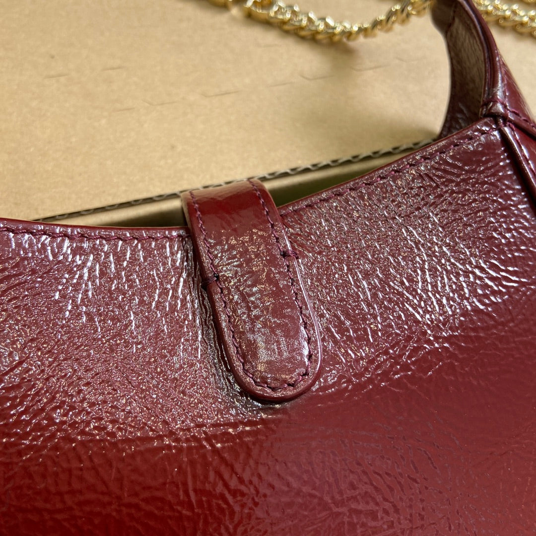 MINI SAC JACKIE NOTTE 19 EN CUIR DE VEAU LAQUÉ CRAQUELÉ VIN ROUGE, QUINCAILLERIE DORÉE