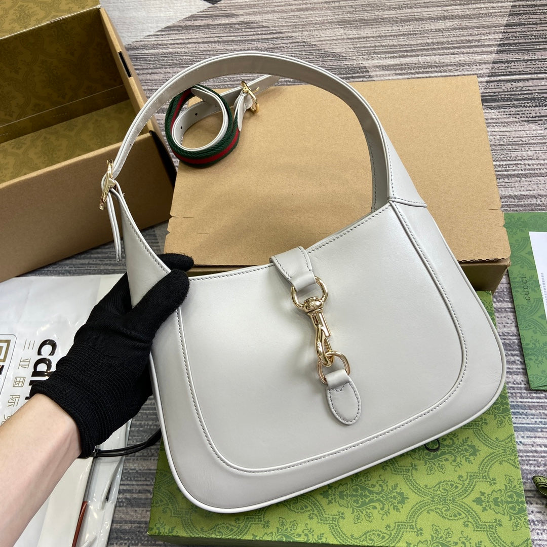 ジャッキー スモール ショルダーバッグ 27インチ ホワイトカーフスキン ゴールド金具