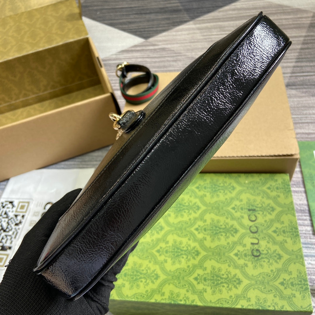 Petit sac bandoulière Jackie 27 en cuir de veau laqué craquelé noir, matériel doré 
