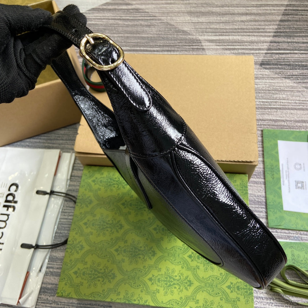 Petit sac bandoulière Jackie 27 en cuir de veau laqué craquelé noir, matériel doré 