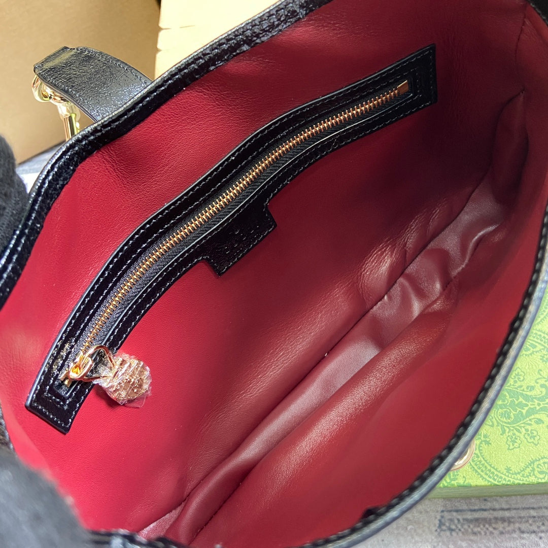 Petit sac bandoulière Jackie 27 en cuir de veau laqué craquelé noir, matériel doré 