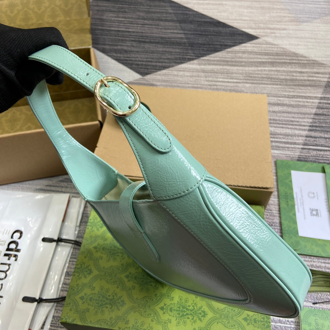 Petit sac bandoulière Jackie 27 en cuir de veau laqué craquelé vert menthe, accessoires dorés 