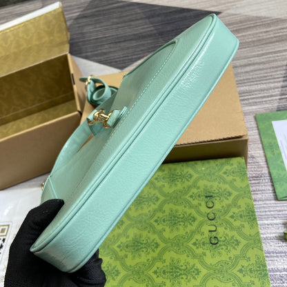 Petit sac bandoulière Jackie 27 en cuir de veau laqué craquelé vert menthe, accessoires dorés 