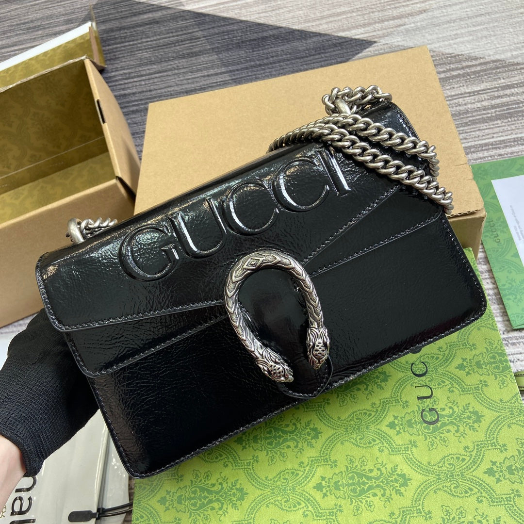 Petit sac bandoulière Dyonysus 28 en cuir de veau embossé laqué noir, accessoires argentés