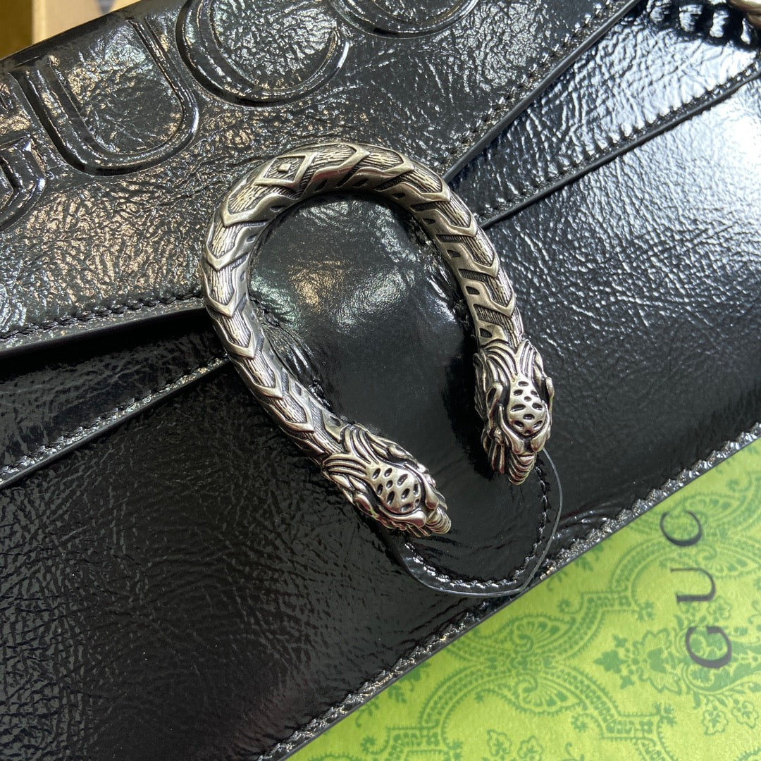 Petit sac bandoulière Dyonysus 28 en cuir de veau embossé laqué noir, accessoires argentés