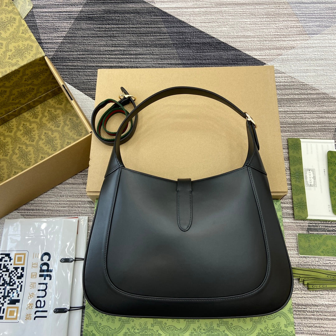 Sac bandoulière Jackie Medium 35 en cuir de veau noir et métal doré 