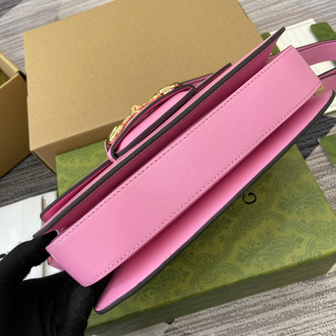 SAC À BANDOULIÈRE HORSEBIT 1955 25 EN CUIR D'AGNEAU ROSE QUINCAILLERIE DORÉ