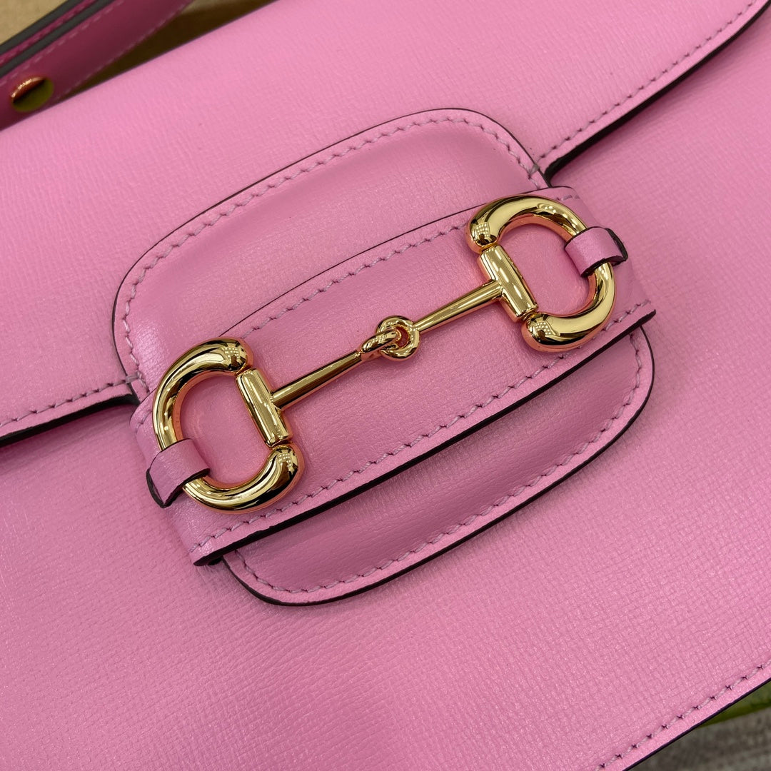 SAC À BANDOULIÈRE HORSEBIT 1955 25 EN CUIR D'AGNEAU ROSE QUINCAILLERIE DORÉ