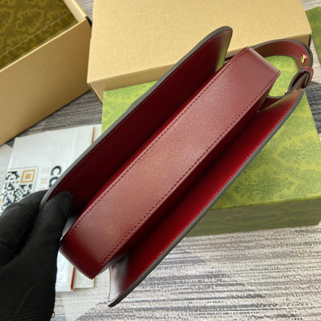 SAC À BANDOULIÈRE HORSEBIT 1955 25 EN CUIR D'AGNEAU ROUGE VIN, QUINCAILLERIE DORÉ