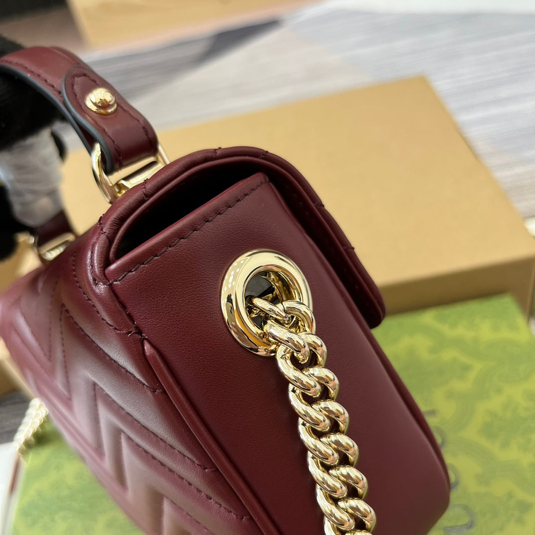 Mini sac à main GG Marmont 13 en cuir de veau rouge Rosso Ancora