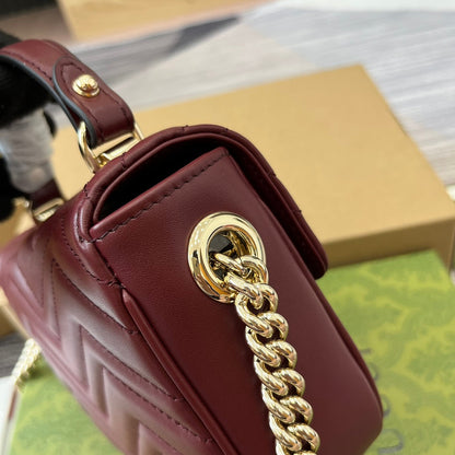 Mini sac à main GG Marmont 13 en cuir de veau rouge Rosso Ancora