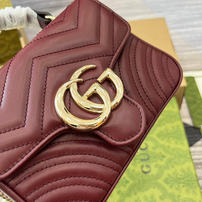 Mini sac à main GG Marmont 13 en cuir de veau rouge Rosso Ancora