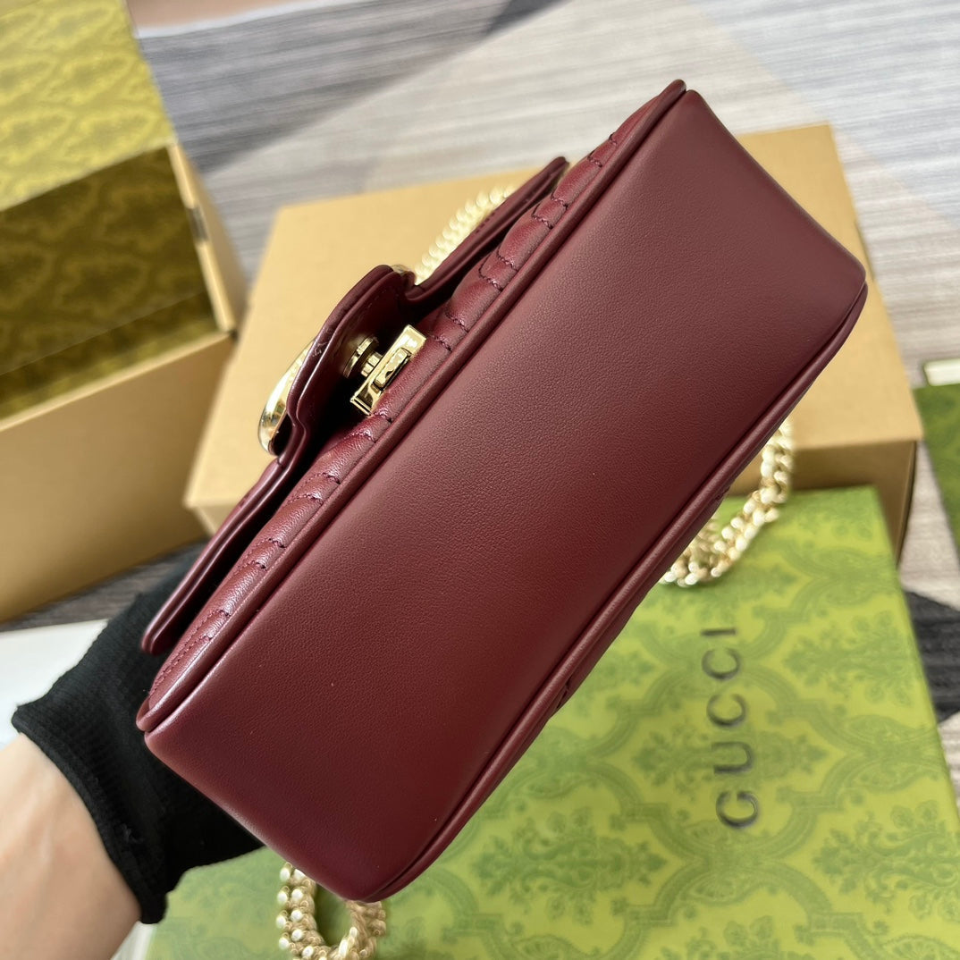 Mini sac à main GG Marmont 13 en cuir de veau rouge Rosso Ancora