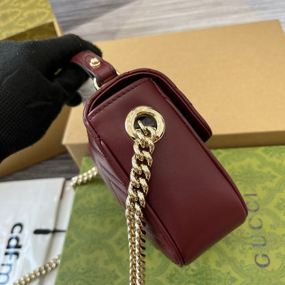 Mini sac à main GG Marmont 13 en cuir de veau rouge Rosso Ancora