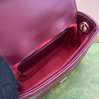 Mini sac à main GG Marmont 13 en cuir de veau rouge Rosso Ancora
