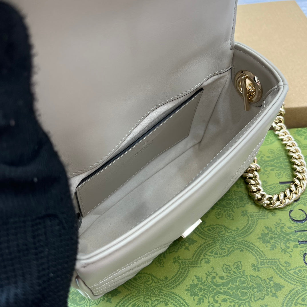Mini sac à main GG Marmont 13 en cuir de veau blanc