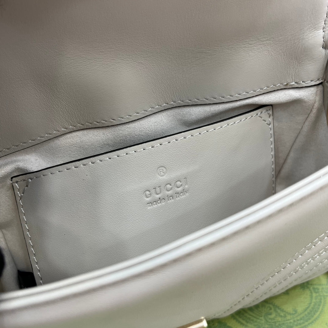 Mini sac à main GG Marmont 13 en cuir de veau blanc