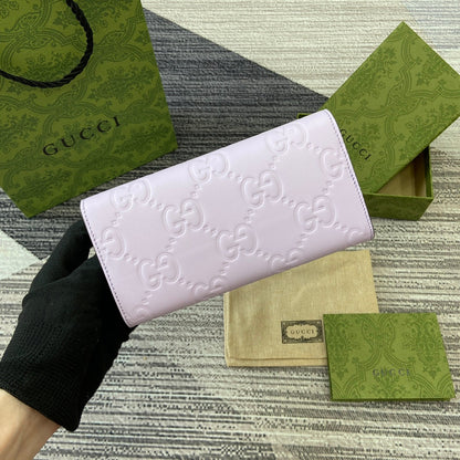 Portefeuille continental 19 pouces en cuir de veau embossé violet clair, matériel doré
