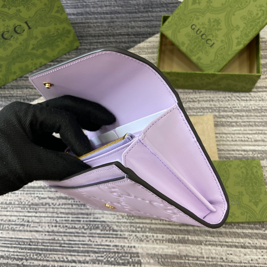 Portefeuille continental 19 pouces en cuir de veau embossé violet clair, matériel doré