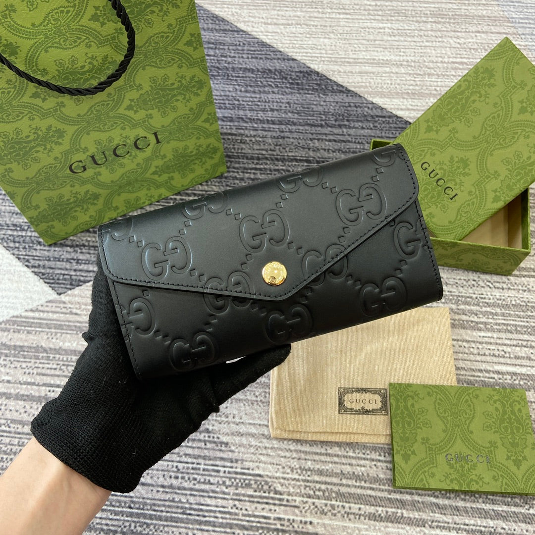 Portefeuille continental 19 en cuir de veau embossé noir, matériel doré