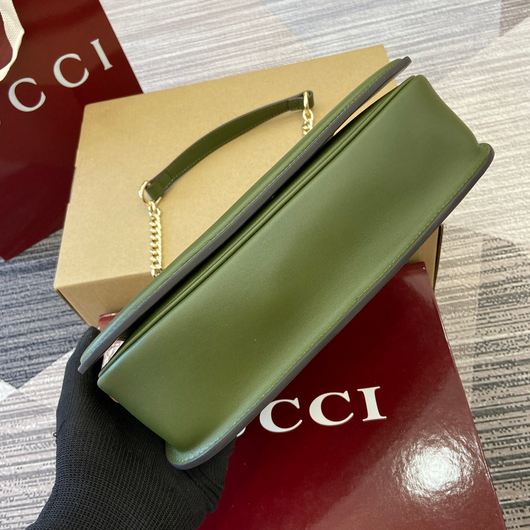 Petit sac bandoulière Blondie 26 en cuir de veau vert genévrier et daim, finitions dorées