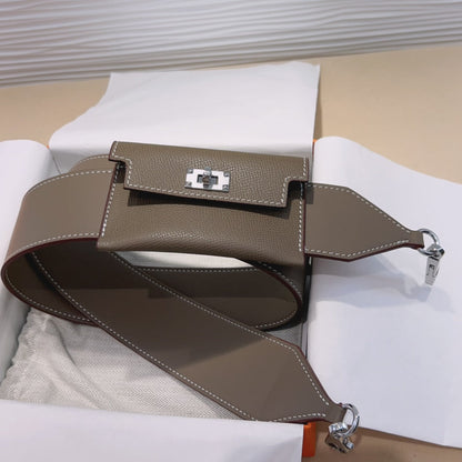 Bandoulière Kelly Pocket 50 mm en cuir Epsom gris avec quincaillerie argentée 