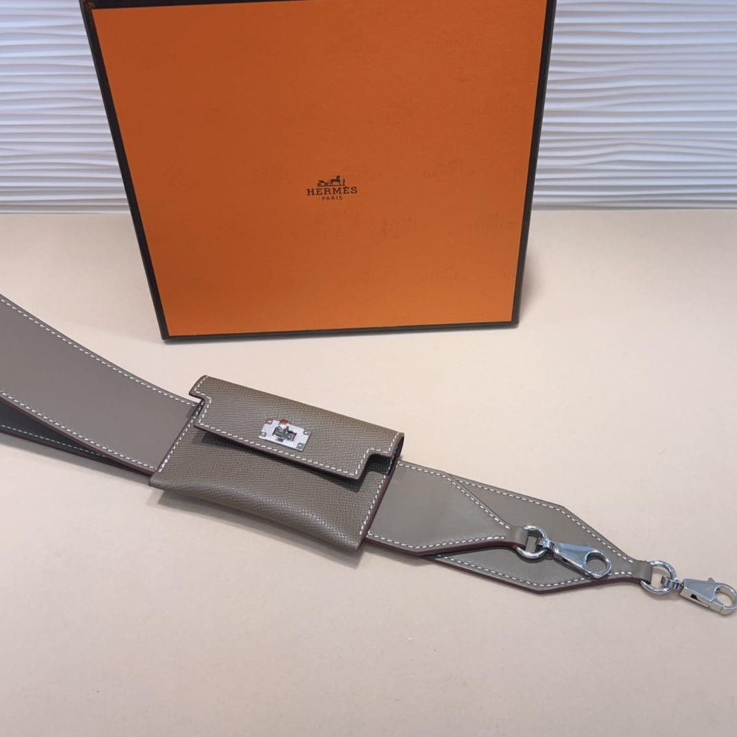 Bandoulière Kelly Pocket 50 mm en cuir Epsom gris avec quincaillerie argentée 