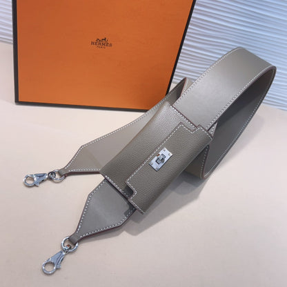 Bandoulière Kelly Pocket 50 mm en cuir Epsom gris avec quincaillerie argentée 
