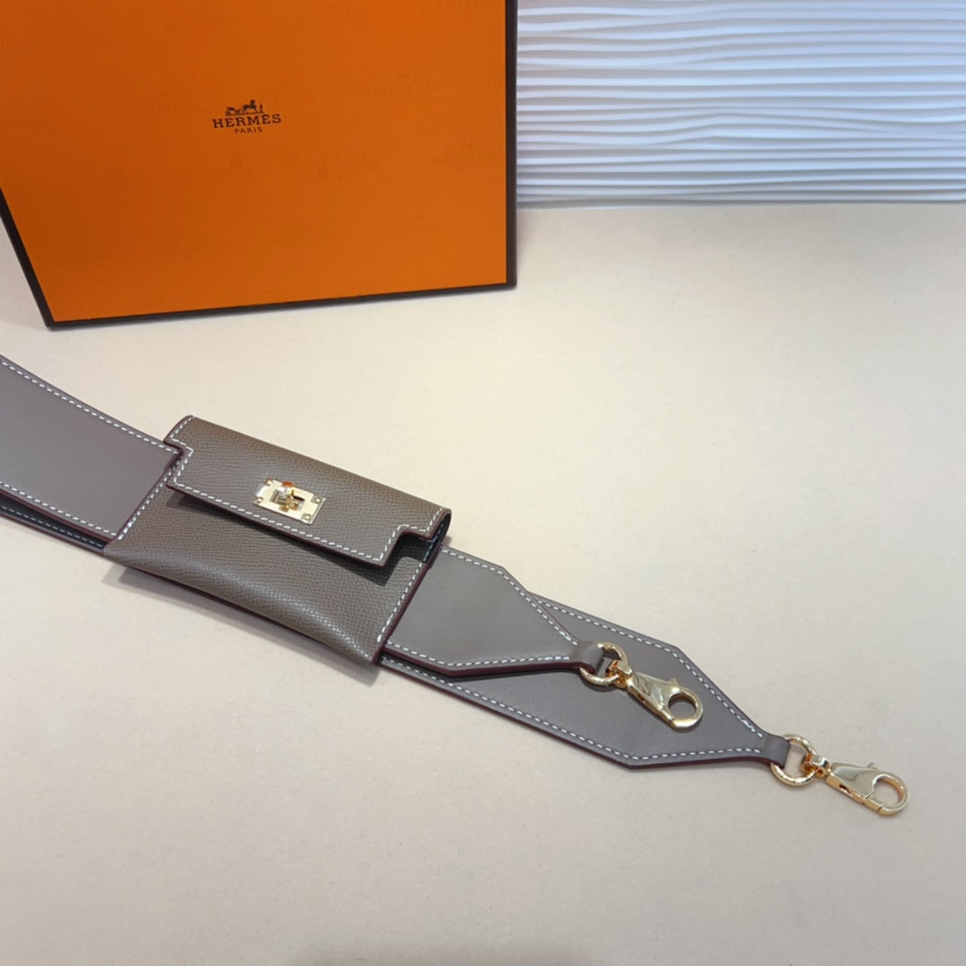 Bandoulière Kelly Pocket 50 mm en cuir Epsom gris avec quincaillerie dorée 