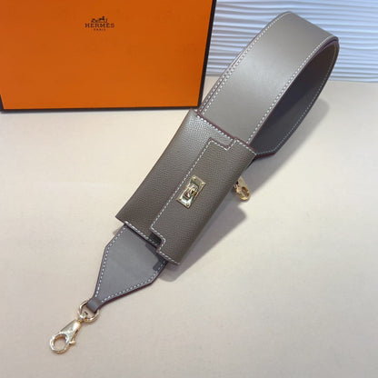 Bandoulière Kelly Pocket 50 mm en cuir Epsom gris avec quincaillerie dorée 