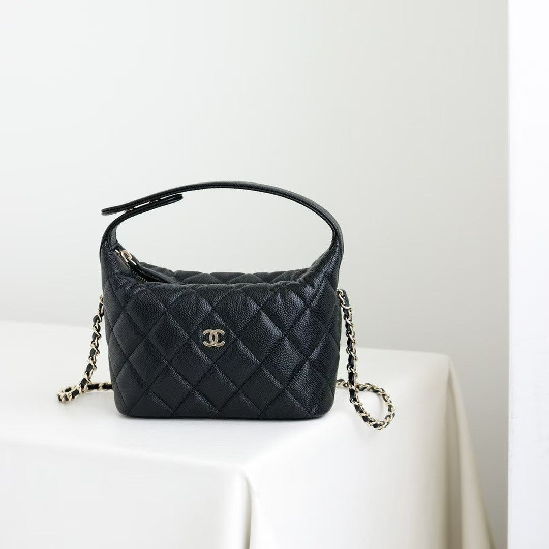Sac Hobo CC 25C en cuir de veau caviar noir, accessoires argentés 243623