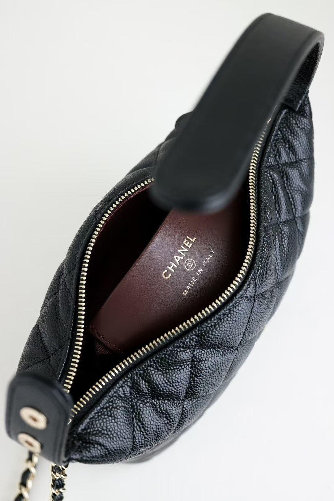 Sac Hobo CC 25C en cuir de veau caviar noir, accessoires argentés 243623