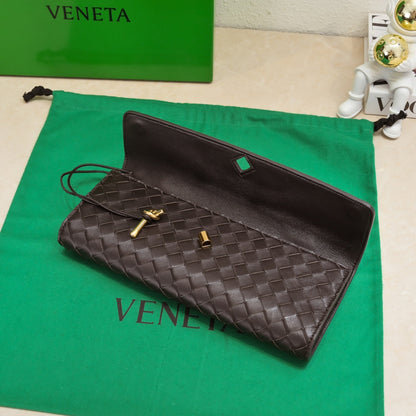 Pochette longue BV Andiamo avec poignée 31 cm en cuir de veau fondant GHW 