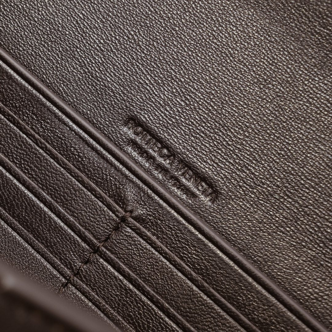 Pochette longue BV Andiamo avec poignée 31 cm en cuir de veau fondant GHW 