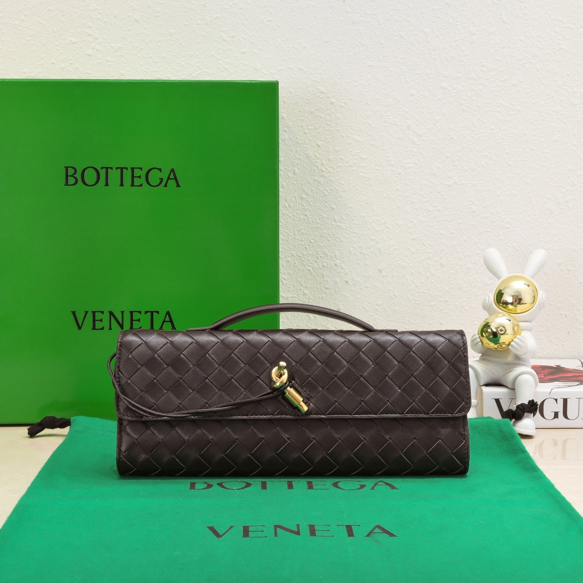 Pochette longue BV Andiamo avec poignée 31 cm en cuir de veau fondant GHW 