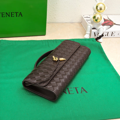 Pochette longue BV Andiamo avec poignée 31 cm en cuir de veau fondant GHW 