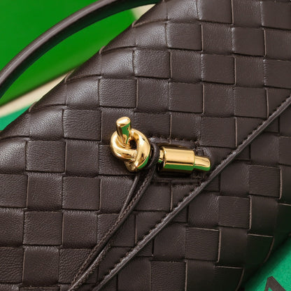 Pochette longue BV Andiamo avec poignée 31 cm en cuir de veau fondant GHW 