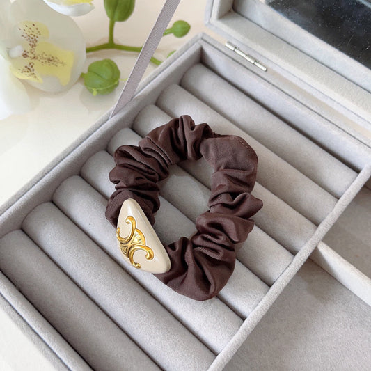 Chouchou en tissu froissé marron roux 427325