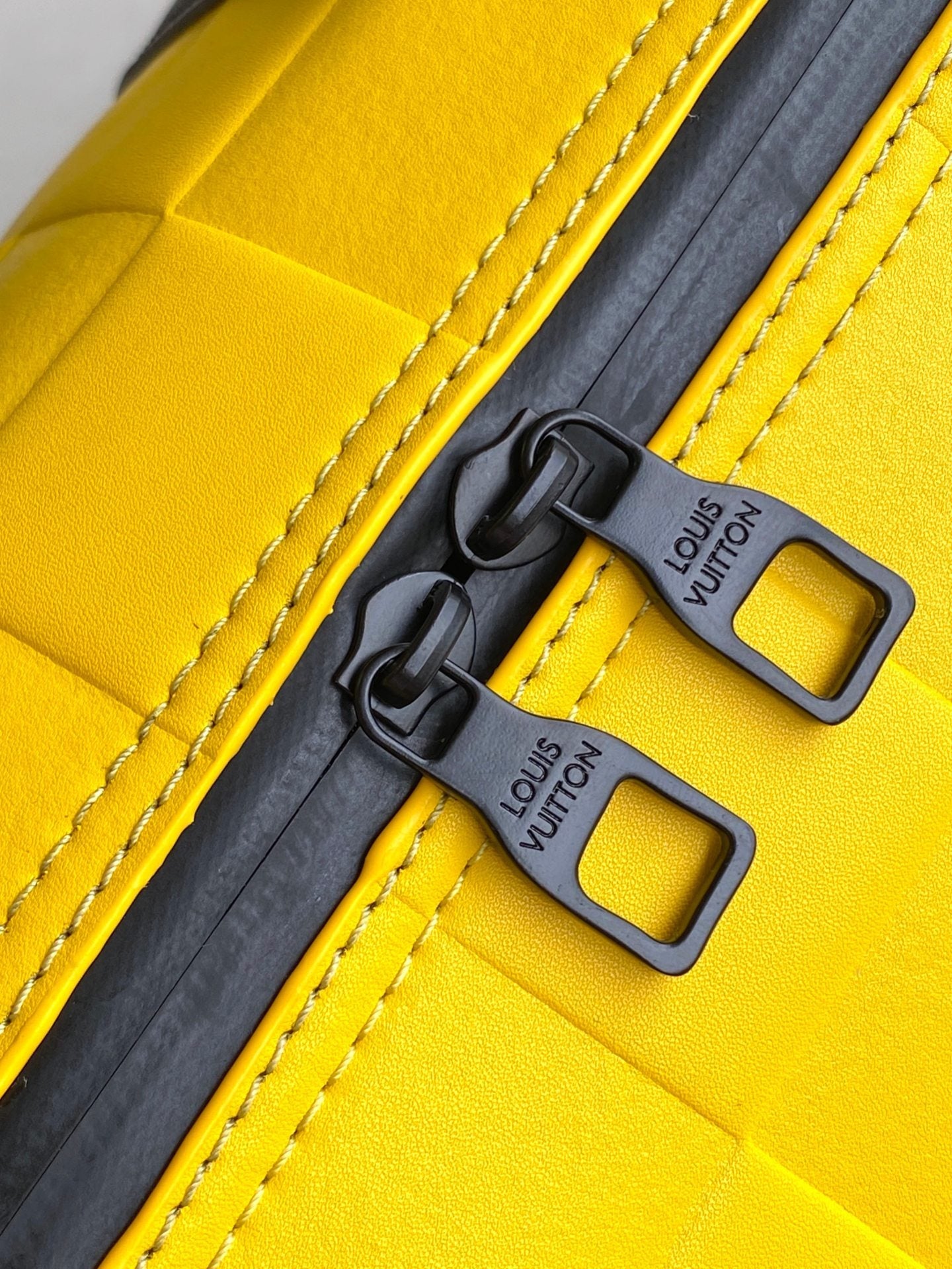 Sac bandoulière Keepall 50 en cuir de veau damier jaune