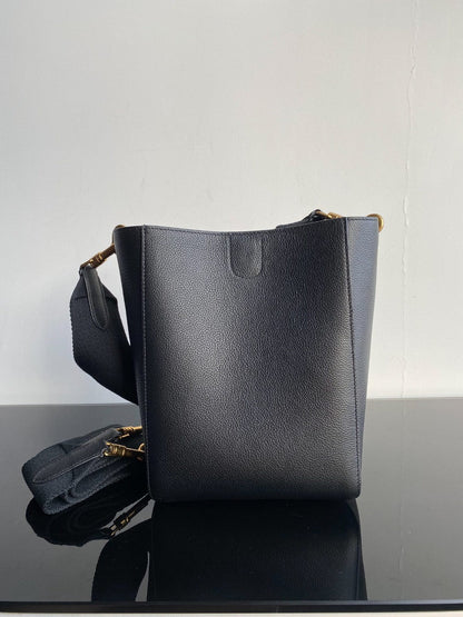 SAC SEAU SANGLE SEAU 24 EN CUIR DE VEAU NOIR