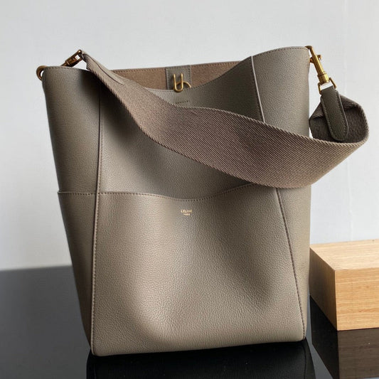 SAC SEAU SANGLE SEAU 33 EN CUIR DE VEAU MARRON CACAHUÈTE