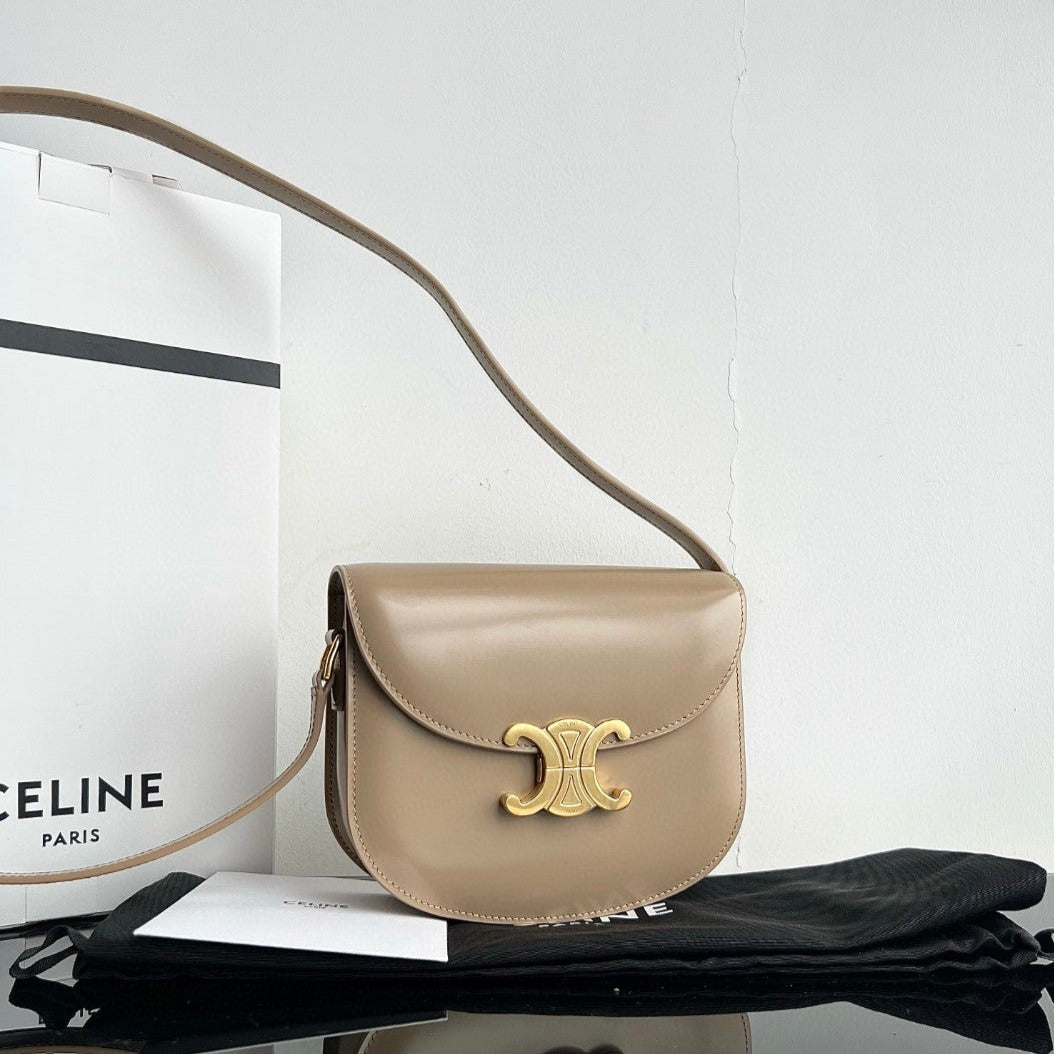 Sac à main TRIOMPHE 15 en cuir de veau gris crème